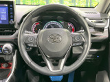 【純正革巻きステアリング】上質な革を使用することで、手にしっかり馴染みとても運転しやすいハンドルです♪