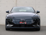 一目でAudiだと分かる特色を持つフロントマスク。