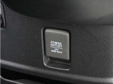 ◆12V電源ソケット◆スマートフォンの充電等にも便利な電源ソケット!使いやすい場所に装備されています。