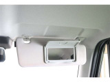 急いで外出!!そんな時でも降車前にササっと身だしなみをチェック!あると便利な装備品です。