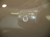 【ドラレコ前】今では車の必需品です。運転中の映像や音声を記録して残します。事故などが起きた場合の証拠になるので、もしもの時に役立ちます。