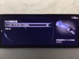 ハンドル操作をアシストすることにより車線からの逸脱回避を支援します。