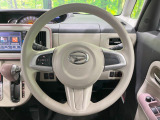 インテリアに合わせたデザインのステアリングは、運転される方のことも考え、運転しやすい形状、大きさです。是非一度、実際に触ってお確かめください。
