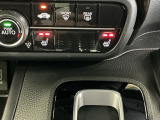 運転席/助手席シートヒーターで寒い日もすぐに温かくなり快適に過ごせます。2段階の温度調整が可能です