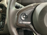 ステアリングにオーディオ操作スイッチが付いています。オーディオ画面に直接タッチしなくても操作が出来ますので、運転に集中できます。