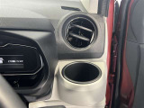運転席側にもドリンクホルダーがございます!
