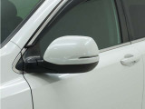 ◆ドアミラーウインカー◆ドアミラーにウインカーを装備しています。対向車に自身の進行方向を合図し安全に運転できます。