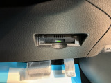 【ETC車載器】高速道路の料金所を、止まらずスムーズに通過。小銭を用意する手間も、窓を開けるわずらわしさもありません。遠出をグッと身近にしてくれる快適ドライブの必須アイテムです。