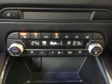 オートエアコン装備で、温度設定のみをしていただければ、快適な室内空間になります!