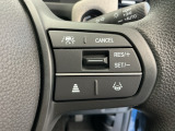 アクセルから足を離しても設定したスピードを保ち走行し、高速道路での疲労軽減に役立つクルーズコントロール付きです!