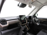 ダイハツのお店では、ダイハツ車を知り尽くしたプロフェッショナルが、専用の診断機器を使って各システムを点検しております。