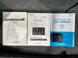 スマートキーは鍵をバッグに入れたままでもドアロックの開閉やエンジンのON・OFFができます。夜間や雨の日も鍵を探さなくて良いので便利です。