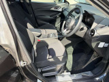 運転席、助手席の感覚はゆとりがあって快適な空間となっております!