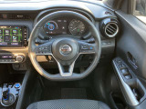 ステアリングスイッチ搭載!ハンドルひとつで手を離さなくても運転中視線をそらさなくても操作が出来て便利です