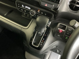 発進時から滑らかに加速する無段階変速のCVTはストップ&ゴーの多い街の中も快適です