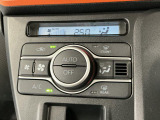【オートエアコン】AUTOボタンを押してお好みの温度を設定!快適な室温でドライブをお楽しみいただけます♪