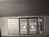 リアドアは乗り降りに便利な両側電動スライドドアです。また運転席に座っていながらスイッチ操作で自在にスライドドアを開け閉めできます。