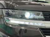 【LEDヘッドランプ】明るいライトが夜間の安全運転をサポートします。消費電力も少なく長寿命です。
