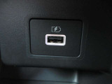 USB充電専用電源ソケットも付いています。モバイル機器などの充電専用