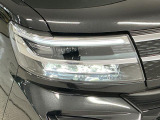 【LEDヘッドライト】現代の主流のライト。明るい光が瞬時に立ち上がり、必要な場所を均一に照らします。寿命も長く省エネで、スタイリッシュなデザインです♪