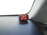 純正用品の前後コーナーセンサーが装備されています。障害物への接近を音とLED表示でお知らせします。