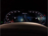 【BMWライブ・コックピット】コントロール・ディスプレイとインスツルメント・ディスプレイから構成されるディスプレイ・ネットワークにすべての情報がより分かりやすく表示されます。