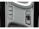 電動パーキングブレーキを搭載。スイッチ操作でパーキングブレーキを作動・解除することが可能です。