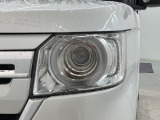 LEDヘッドライトは、点灯の瞬間から最大光量を発揮し、突然暗くなるトンネルなどでの安定感を高めます。