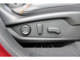 「運転席10WAY電動パワーシート(ランバーサポート付)」も装備、腰部の反り具合も調整できるランバーサポート付きでより身体にフィットしたポジショニングが可能、ロングドライブでも疲れにくいと思います