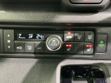 フロント両席にはシートヒーターが付いています!寒い日に便利な装備ですね。