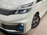 【LEDヘッドライト】悪天候や夜間走行時も良好な視界を確保し安心して運転できる高輝度LEDヘッドライトを装備!点灯速度が早く、消費電力も抑えられています。