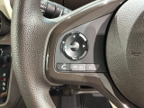 ステアリングにオーディオ操作スイッチが付いています。オーディオ画面に直接タッチしなくても操作が出来ますので、運転に集中できます。