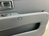 *キズ・臭い・その他情報* 運転席ドアの内側にひっかきキズが複数あります。