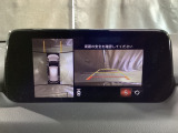 360度モニターは、4つのカメラによる前後左右・俯瞰映像でドライバーからは見えない領域の危険認知をサポート!全周囲の死角を減らし、狭い駐車場や幅寄せ、T字路の進入などの運転の安心感を高めます!