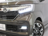 LEDヘッドライトとLEDフォグランプで、夜間の走行も明るい♪