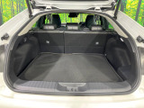 【パワーバックドア】スマートキーや運転席のボタンを押すだけでリアゲートが自動で開閉します!荷物を持っている時や、高い位置にあるバックドアを閉める際に便利な機能です♪