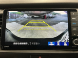 【バックカメラ】運転が苦手な方も車庫入れラクラクです!ギアをリバースに入れれば自動的に切り換わりますので、面倒な操作は不要です♪狭い駐車場もお車を傷つけず安心ですね!