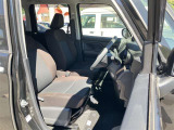 運転席・助手席です