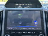 画面にはオーディオやナビゲーション関連の項目が並び、情報をひと目で確認しやすい表示です。タッチ画面と周辺のボタンで操作でき、日常の移動中にも扱いやすい装備として活用できます。