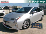 シルバーメタリックのプリウス入荷しました。 街中でプリウスをよく見掛けられると思います。選ばれる理由は、やっぱり燃費!!家計に優しいプリウスをぜひお店でご覧くださいませ♪