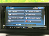 FM・AMやディスク、メモリーカードなど複数の音源がメニューに並び、使いたい項目を選びやすい画面です。音楽の楽しみ方を選べるため、普段のお出かけでも便利にお使いいただけます。