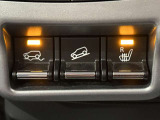 機能制御用のスイッチはステアリング右奥に集約されておりますので、運転の邪魔になりません!