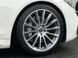 オプション・AMG20インチアルミホイール・メルセデスロゴ入りブレーキキャリパー。