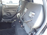 ◆チップアップ&ダイブダウン機構付【ULTR SEAT】は後席座面を左右分割で跳ね上げることができます。トランクで積載できない背の高い荷物をラクラク収納できます。ホンダ車ならではの人気装備です。
