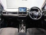 ◆インテリアパネル◆視界広々で非常に運転しやすくロングドライブでも疲れを感じさせないすっきりとまとまったインパネ周りです。