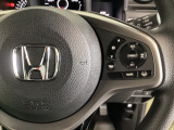 ハンドルにHondaセンシング系のクルーズコントロールやレーンキープアシストなどのスイッチが装備されています。ハンドルから手を離さず安全に操作できます。
