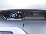 セレナのスピードメーターです。 左側のディスプレイにはお車の情報を表示してくれます。