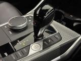 8速ステップトロニック付AT I-driveコントローラーでモニター部分を操作します。直感的に使用することが可能です。