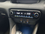 オートエアコンは温度を設定するだけで、自動で風量などを設定してくれます。運転しながら操作も必要ないので、安全性も向上します。