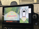 【パノラミックビューモニター】専用のカメラにより、上から見下ろしたような視点で360度クルマの周囲を確認することができます☆死角部分も確認しやすく、狭い場所での切り返しや駐車もスムーズに行えます。
